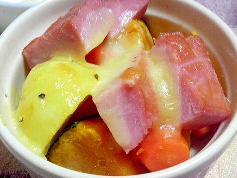 厚切りハムと温野菜のミニグラタン